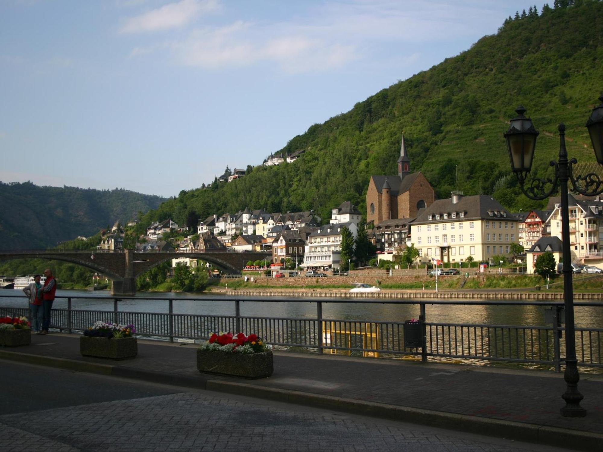 A Modern Holiday Home By The River Mosel Moselkern Extérieur photo