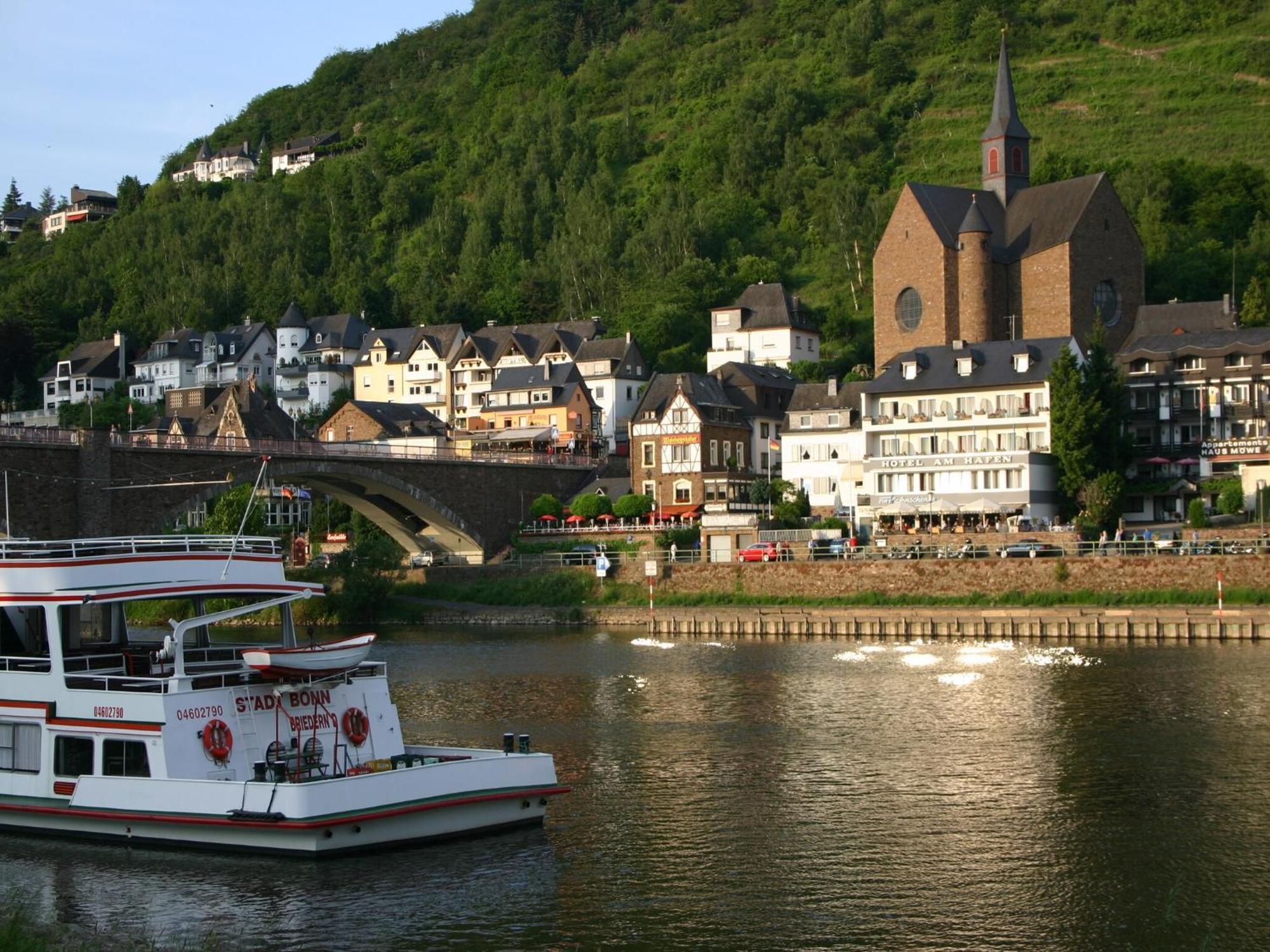 A Modern Holiday Home By The River Mosel Moselkern Extérieur photo